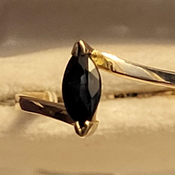 14K Gold Ring with gemstone ( saphire) - Picture 13 of 13